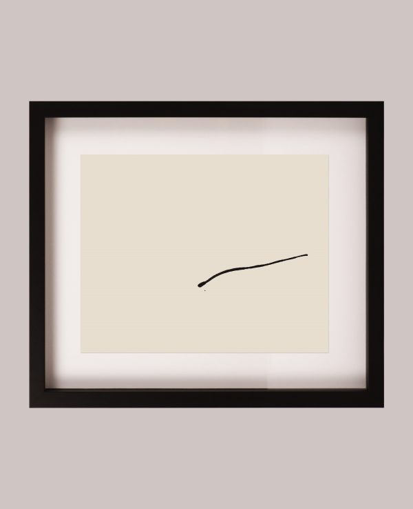 Pintura Original Girino, feita com tinta da China sobre papel, parte 1, destacando formas arredondadas e alongadas que representam o girino na sua fase de crescimento, transmitindo a ideia de transição e evolução.